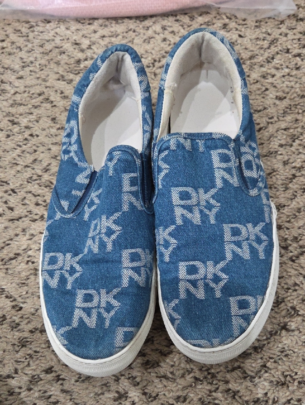 DKNY Size 8 Denim Logo Slip-On Sneakers in Blue